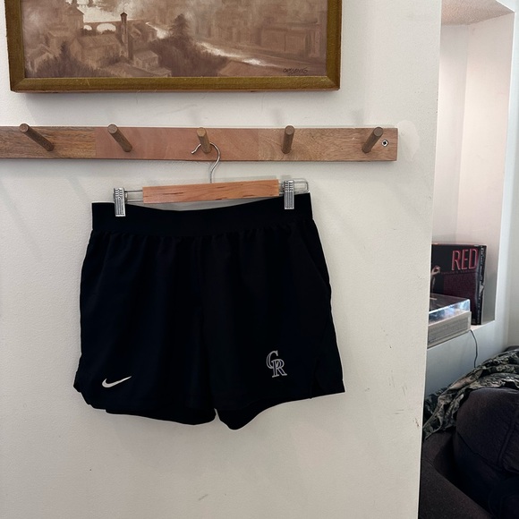 Nike Women's Black Athletic Shorts Colorado Rockies - Picture 1 of 3